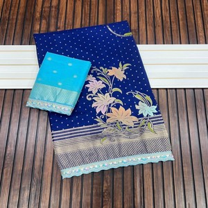 Sari VASTRA COTTAGE Premium de Khadi Georgette con Tejido Meenakari Zari, Pallu Rico, Blusa Teñida a Mano con Contraste, Bordado y Encaje - Product Image 1
