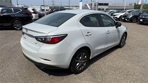 Usado 2019 To-yo-ta Ya-ris LE Sed-an FWD LHD - Product Image 5