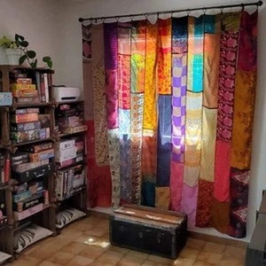 Ấn Độ Cổ Điển Lụa Cũ Sari Vải Màu Chắp Vá Cửa Sổ Rèm Cho Nhà Hoặc Khách Sạn Cho Bóng Râm & Trang Trí - Product Image 1