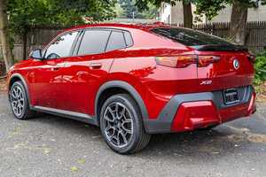 SUV Usado 2024 R21, Automático, Asientos de Cuero, Cámara Trasera 360, Techo Corredizo - Product Image 6