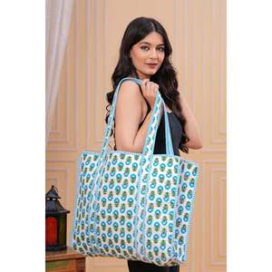Bolso Tote de Algodón Azul Claro con Estampado Floral Hecho a Mano, Bolso de Moda con Decoración de Bordado y Letras, Abierto para Uso Diario - Product Image 5