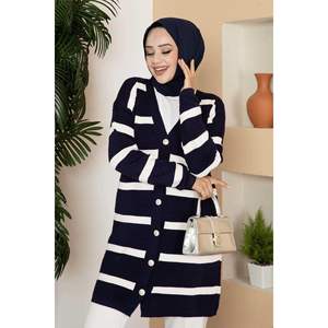 Cardigan en tricot bleu marine à rayures et boutons en tissu pour t-shirt - Product Image 3