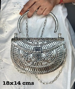 Bolso de mano de diseñador alemán plateado para mujer, bolso de fiesta de moda india con cierre de cubierta para mujeres y niñas - Product Image 5