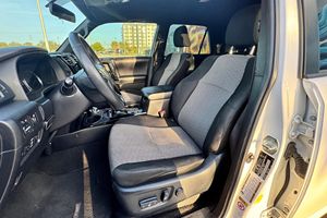 Toyota 4Runner SR5 4x4 V6 Power d'occasion en excellent état, modèle 2019 - Product Image 6