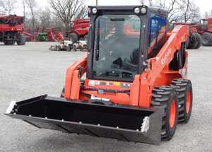 2025 Kubota SSV75 Minicargador sobre orugas con tracción en las ruedas 4x4 y accesorio de cubo usado Carga nominal de 1-5 toneladas - Product Image 4