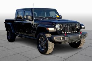 PRE-OWNED 202 Jeep Gladiator Rubicon Crew Cab 4WD - Product Image 3