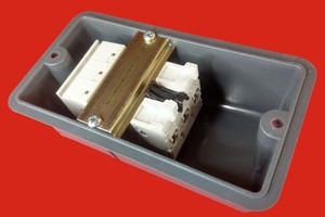 PS-14H5 Caja de perfil alto para disyuntor de 3 fases y enchufe SCHUKO - Product Image 3