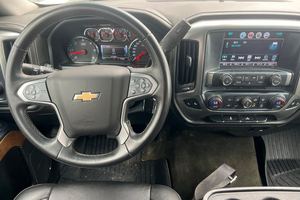 2018 Chevrolet Silverado 1500 LTZ 5.3L V8 4x4 Crew Cab Camionnette américaine pleine grandeur pour l'exportation Voiture électrique d'occasion - Product Image 4