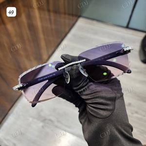 Nouvelles lunettes de soleil tendance hip-hop pour garçons, avec verres bicolores bleu clair, anti-reflets, diamants Moissanite VVS1 et monture audacieuse à griffes - Product Image 1