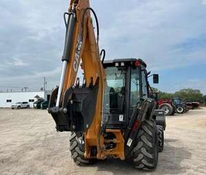 Retroexcavadora CASE 580SN, capacidad de carga de 2 toneladas para uso doméstico con cilindro hidráulico - Product Image 4