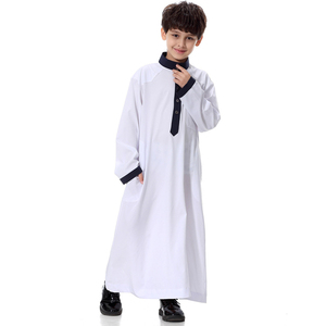 Thobe Árabe Islámico Tradicional Moderno para Niños, Túnica Larga Personalizada de Tela, Al Daffah con Parche Personalizado en el Pecho - Product Image 5