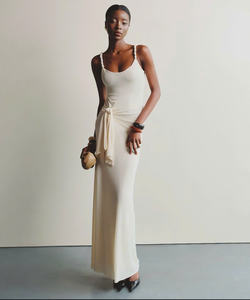 Robe de soirée à bretelles tissées, une touche moderne à la beauté classique, fabriquée au Vietnam - Product Image 3