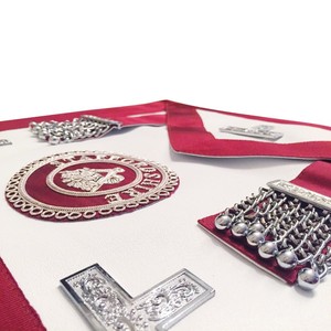 Tabliers maçonniques en silicone de haute qualité en gros avec strass et logo brodé en 3D personnalisé à prix avantageux - Product Image 2