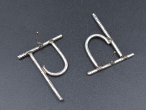 Boucles d'oreilles tendance en acier inoxydable avec mot hindi populaire personnalisé Boucles d'oreilles en argent doré pour femmes - Product Image 4