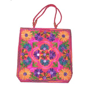 Bolso Hobo Vintage Bohomain para mujer, bolso hecho a mano con bordado de flores de un solo hombro con diseño de parche elegante - Product Image 1