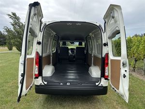 Voiture d'occasion de haute performance 2026 Toyota Hiace ZX 2.8DT 6AT RWD Van Expédition mondiale - Product Image 4