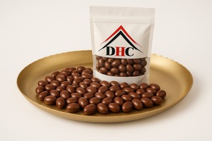 La bandeja decorativa de metal es la manera perfecta de exhibir chocolates Premium, ya sea para regalos, alojamiento o momentos indulgentes - Product Image 2