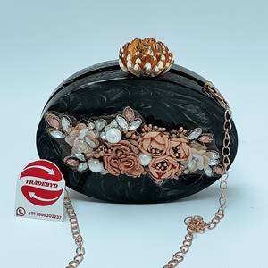 Mini pochette en résine avec poignée en perle Embellissement de chaîne de fleurs Décoration de sangles prêtes pour les mariages Événements à domicile de l'Inde - Product Image 3