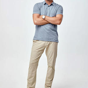 Polos personnalisés pour hommes avec broderie de logo Impression d'étiquettes personnalisées et options de marque pour le travail, décontracté ou vêtements de sport - Product Image 2