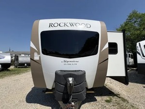 Usado, 2018, Forest River Rockwood Signature Ultra Lite 8328BS - Product Image 6