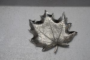 Plateau décoratif en aluminium plaqué or de haute qualité Design de luxe et moderne pour la maison jardin service de noël métal argenté - Product Image 2