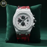 Montre de luxe pour homme avec boîtier en acier inoxydable serti de diamants, mouvement à quartz, bracelet en silicone rouge camouflage 20 mm, verre saphir, cadran rond