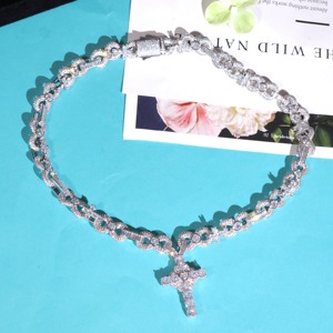 Cadena Cubana Hip Hop con Diamantes de Moissanita Incoloros de Corte Baguette y Redondo en Plata 925, Collar con Colgante de Cruz - Product Image 3