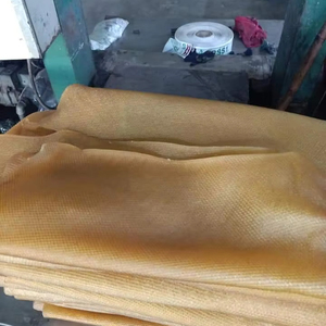 Feuilles fumées nervurées de qualité supérieure RSS 2 du fournisseur vietnamien conformes à la norme vietnamienne - Product Image 1