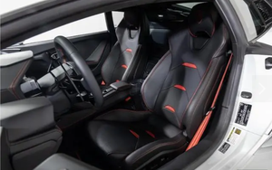 Hura-can EVO V10 2024 Usado, Superdeportivo de Lujo, Volante a la Izquierda, Neumáticos R17, Suministrado por Japón, Listo para Enviar - Product Image 5