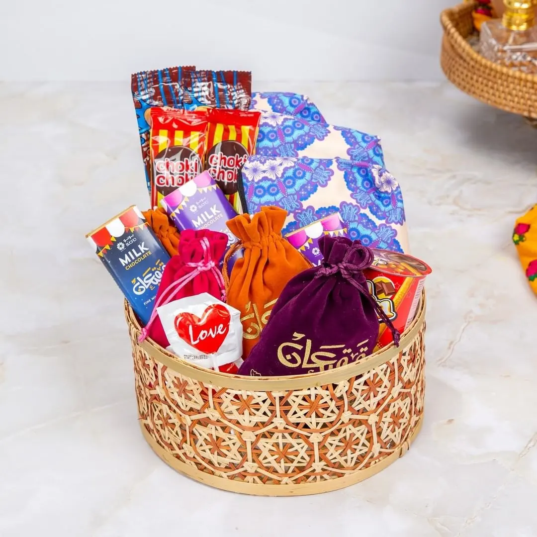 Attractive unique style natural bamboo woven colorful gifts basket small bamboo box for gift giveaways handmade from Vietnam
