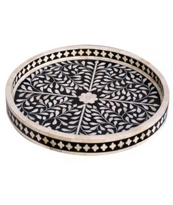 Bandeja con Incrustaciones de Hueso de Última Moda |   Bandeja Rectangular Moderna con Patrón Geométrico Artesanal para un Estilo Lujoso, Servir y Decoración de Diseño - Product Image 2