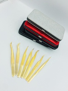 Pince à cils plaquée or 24 carats, droite et pointue, idéale pour l'isolation des bouquets de cils, avec étuis magnétiques - Product Image 6
