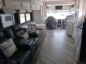 Autocaravana Usada F-l-e-e-t-w-o-o-d Bounder 35K 2023, Casa Rodante con Techo Elevable, Compatible con Camiones y Automóviles, para 4-6 Personas, Euro 6 - Product Image 5