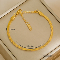 Bracelet de style classique moderne, couleur unie, avec breloque lettre, acier inoxydable 304, bijoux de mode pour femmes, vente en gros