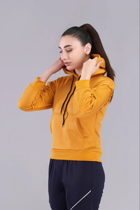 Sudadera con capucha de moda para mujer en colores vibrantes con bolsillo de canguro suave elegante y sostenible perfecto para Athleisure - Product Image 3