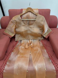 Sari long fantaisie élégant et simple pour l'hiver, en soie artificielle pure, bordure jacquard, travail riche du pallu, fausse fourrure, KITTY, spécial fête - Product Image 6