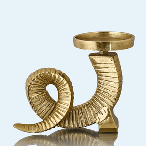 Hot Luxury Privilege Gold Metal Seahorse Candle Holder Juego de 2 para la nueva llegada Portavelas hecho a mano para la decoración de la boda - Product Image 5