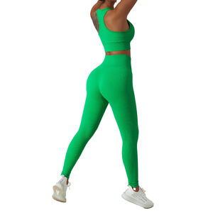 Ensemble personnalisé de vêtements de yoga pour femmes, équipement de sport sans couture pour tailles différentes - Product Image 1