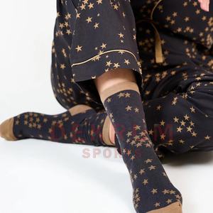 Chaussettes longues pour hommes Design personnalisé Chaussettes décontractées de haute qualité Bas doux de luxe confortable - Product Image 3