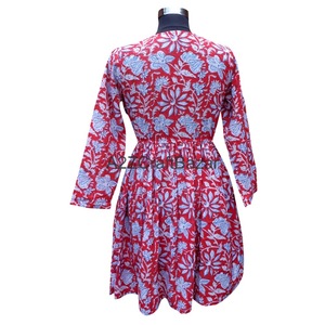 Robe courte en coton pour femme, nouveau design moderne, col en V profond, imprimé floral à la main, coupe décontractée et confortable - Product Image 6