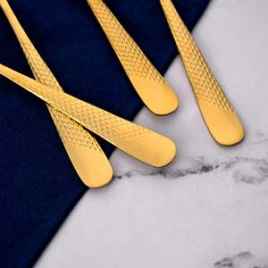 Cucharas de Acero Dorado Martillado (Juego de 4) Ecológicas Desechables con Mango Largo de Madera, Capacidad de 10ml, Diseño Clásico para Fiestas - Product Image 4