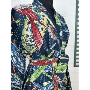ชุดกิโมโนยาวแบบกลับด้านได้ Kantha Pur สีเขียวพาสเทล ลายสัตว์ ผ้าฝ้าย สำหรับคลุมชุดว่ายน้ำ - Product Image 5