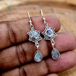 Boucles d'oreilles pendantes en argent sterling 925 plaqué or vintage, forme pyramide 6x9mm, sertie de pierre de lune, certifiées IGI, renouvellement incroyable - Product Image 4