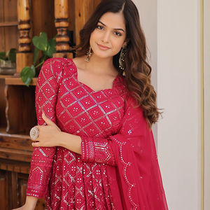 ชุดออกงานปาร์ตี้มีสไตล์เนื้อผ้าลายดอกบานทำจากผ้าปักเลื่อมคอวีและจับคู่กับเสื้อผ้าหรูหราสำหรับส่งออก - Product Image 1