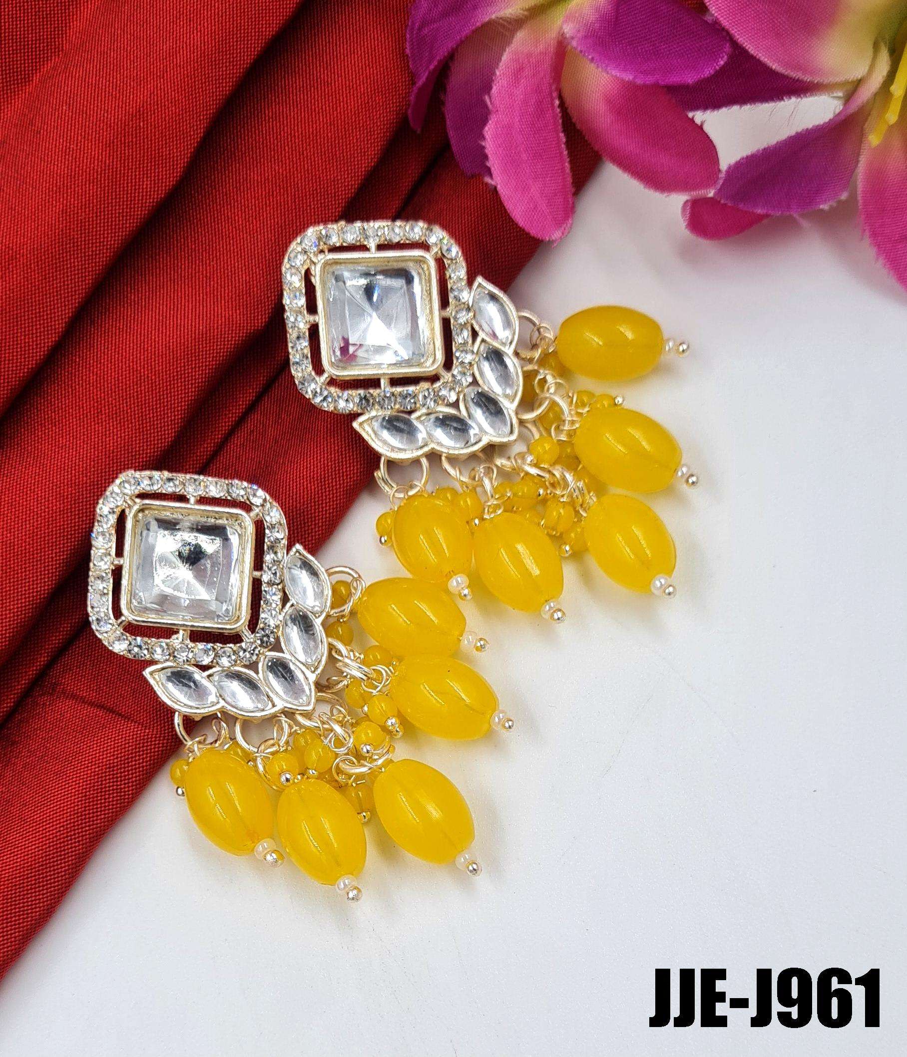 สีเหลือง