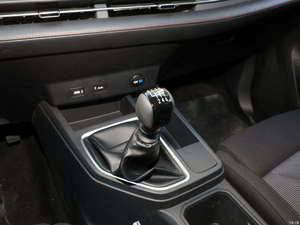 Camioneta Usada 2024 F 70 2.0T 150-200Ps AWD Gasolina/Petrolo 4x4 Transmisión Automática Techo Panorámico Precio Bajo en Venta - Product Image 6