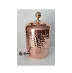 Olla de agua de cobre con perilla de latón Enfriador de agua de cobre puro pulido con tamaño y color personalizados para uso en la cocina - Product Image 1