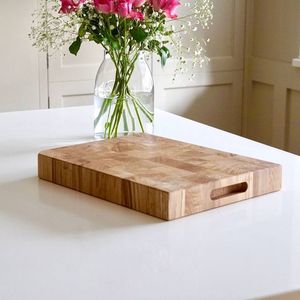 Élégante planche à découper en bois adaptée au service des apéritifs du pain au fromage dans les cuisines modernes ou de style fermier - Product Image 2