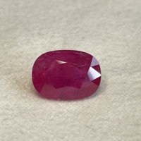 Pierre précieuse rubis naturelle de 4.27 carats de qualité fine coupe ovale du Mozambique chaleur pour anneau et astrologie