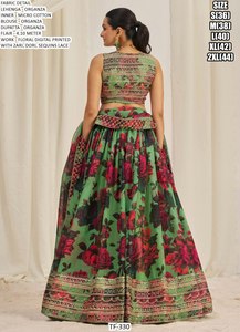 Nouvelle collection de lehenga choli en organza de créateur, tenue de soirée moderne avec imprimé floral numérique, travail de zari, de dori et de paillettes - Product Image 3